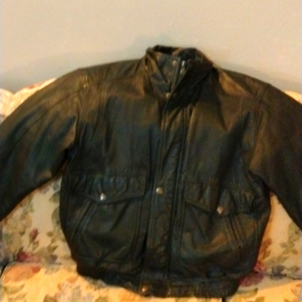 expressions contemporary, black 100% genuine leather men's bomber jacket. Small.